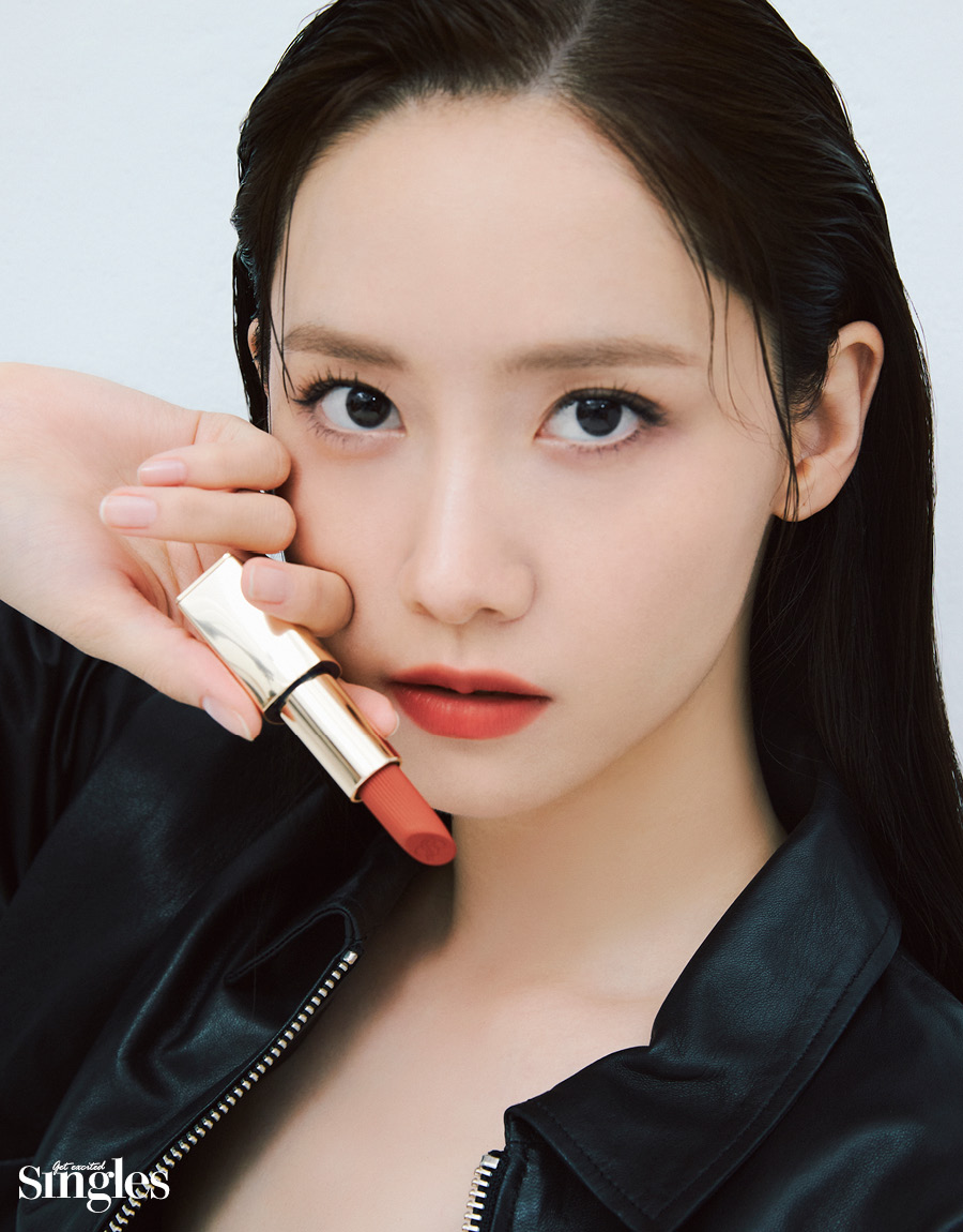 윤아가 에스티로더와 함께한 싱글즈 화보